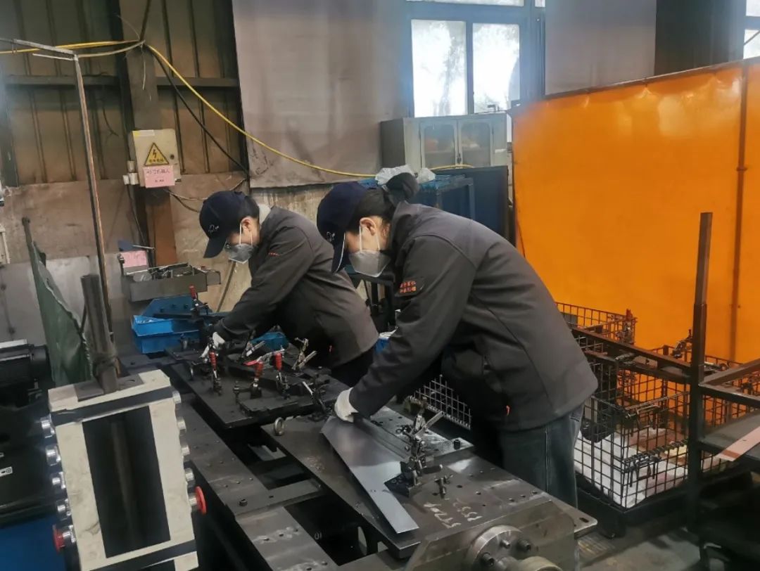 640(2)-6048a5215a9041249b426053fa14c6e6